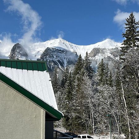 קאנמור Banff Wood Lodge מראה חיצוני תמונה