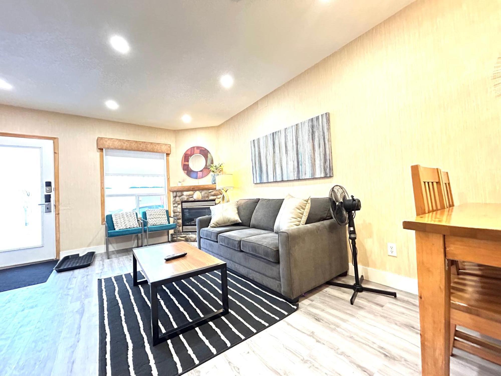 קאנמור Banff Wood Lodge מראה חיצוני תמונה