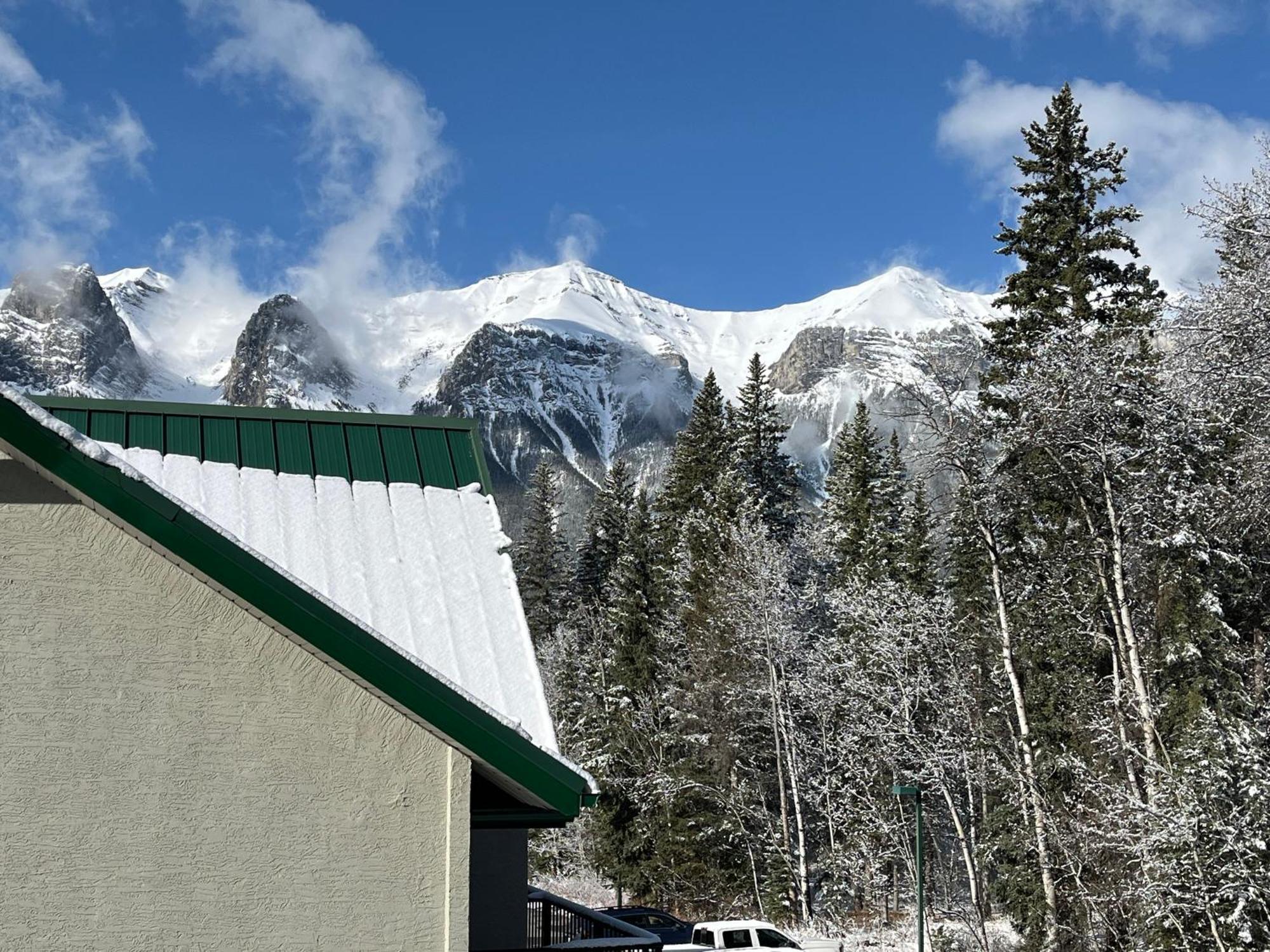 קאנמור Banff Wood Lodge מראה חיצוני תמונה